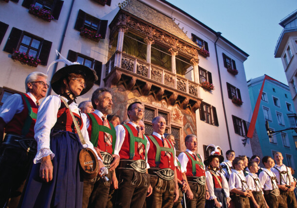     Zlatni krov - Goldenes Dachl - sa zborom tradicionalne glazbe, Innsbruck 